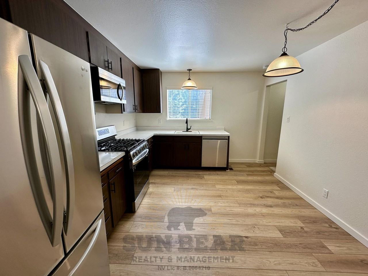 914 Harold Dr - Photo 3 of 21