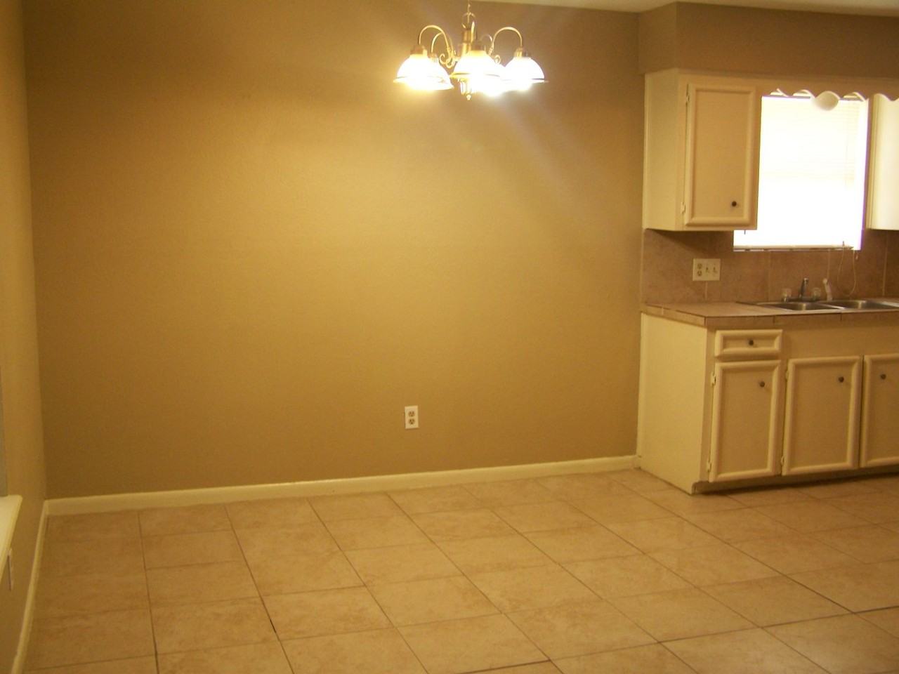11942 Mesa Ave - Photo 3 of 23