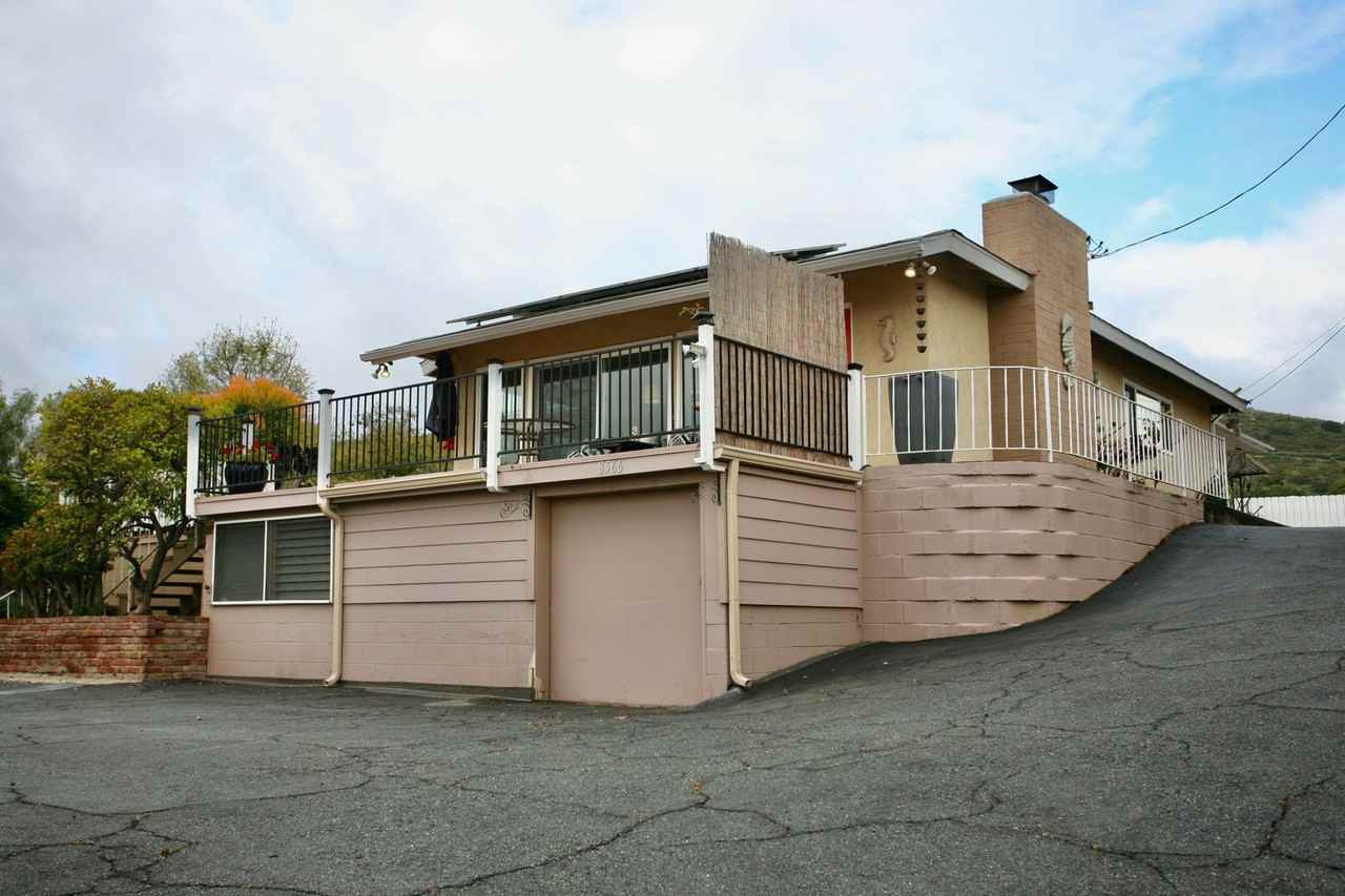 8566 Gardena Rd - Photo 2 of 13