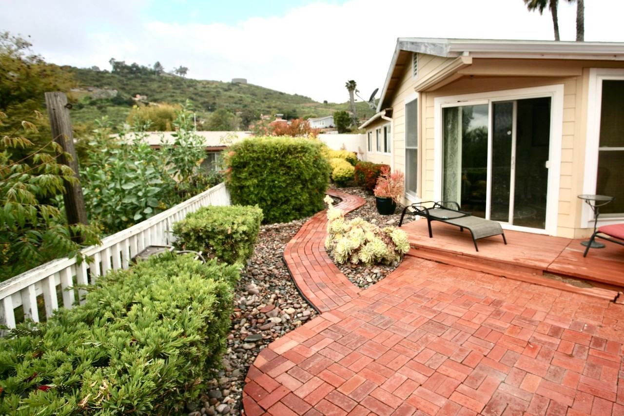 8566 Gardena Rd - Photo 3 of 13