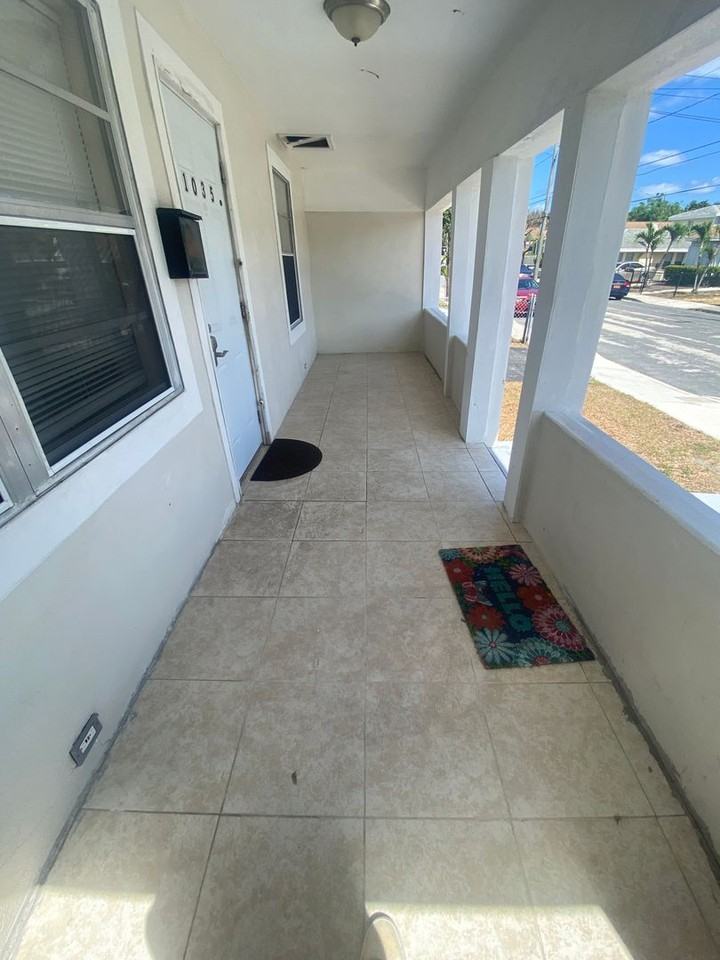 1035 22nd St - Photo 2 of 15