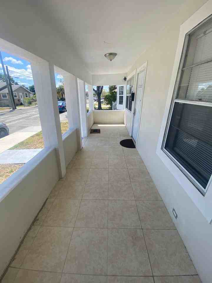 1035 22nd St - Photo 3 of 15