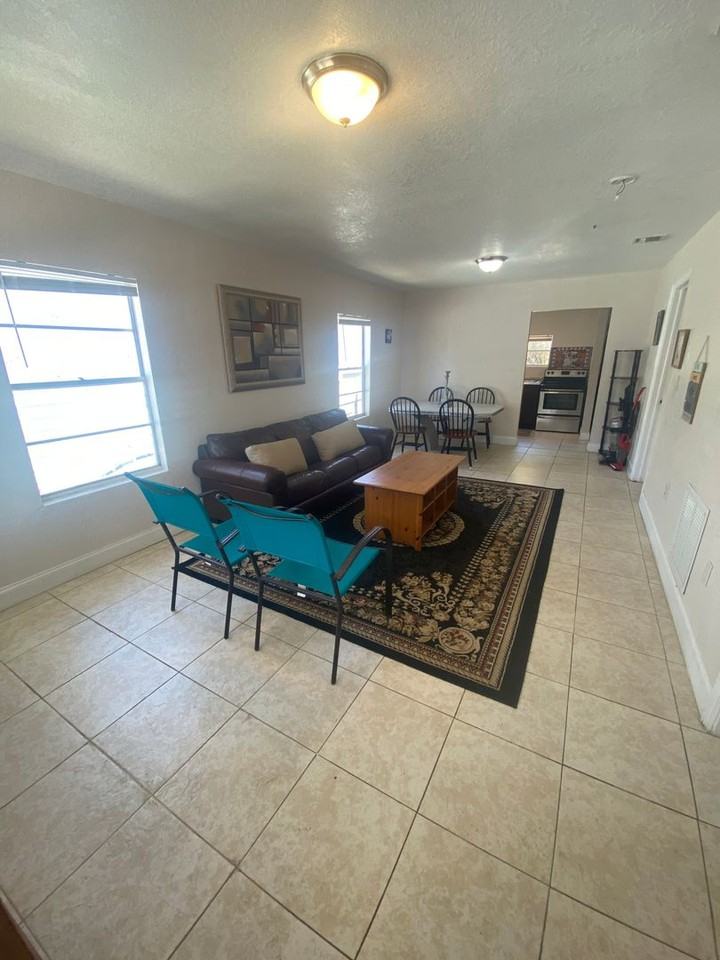 1035 22nd St - Photo 4 of 15