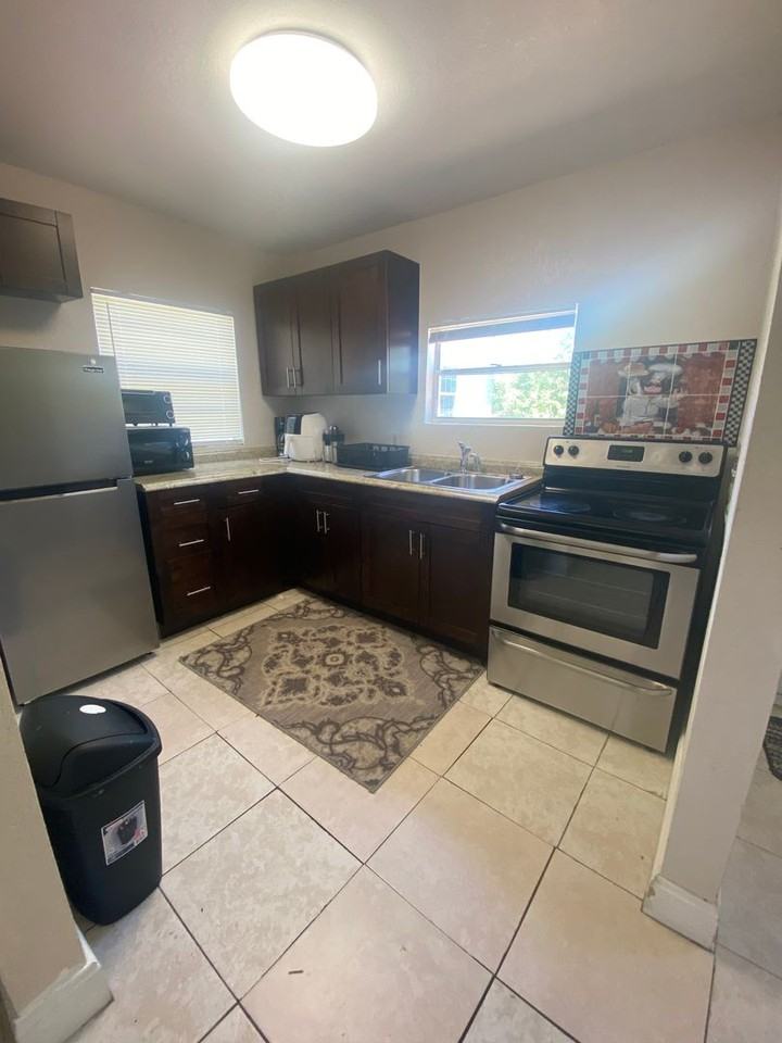 1035 22nd St - Photo 7 of 15