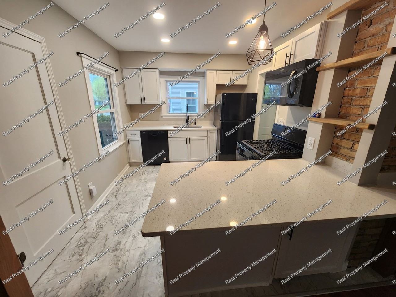 2108 Washington Cir - Photo 3 of 11