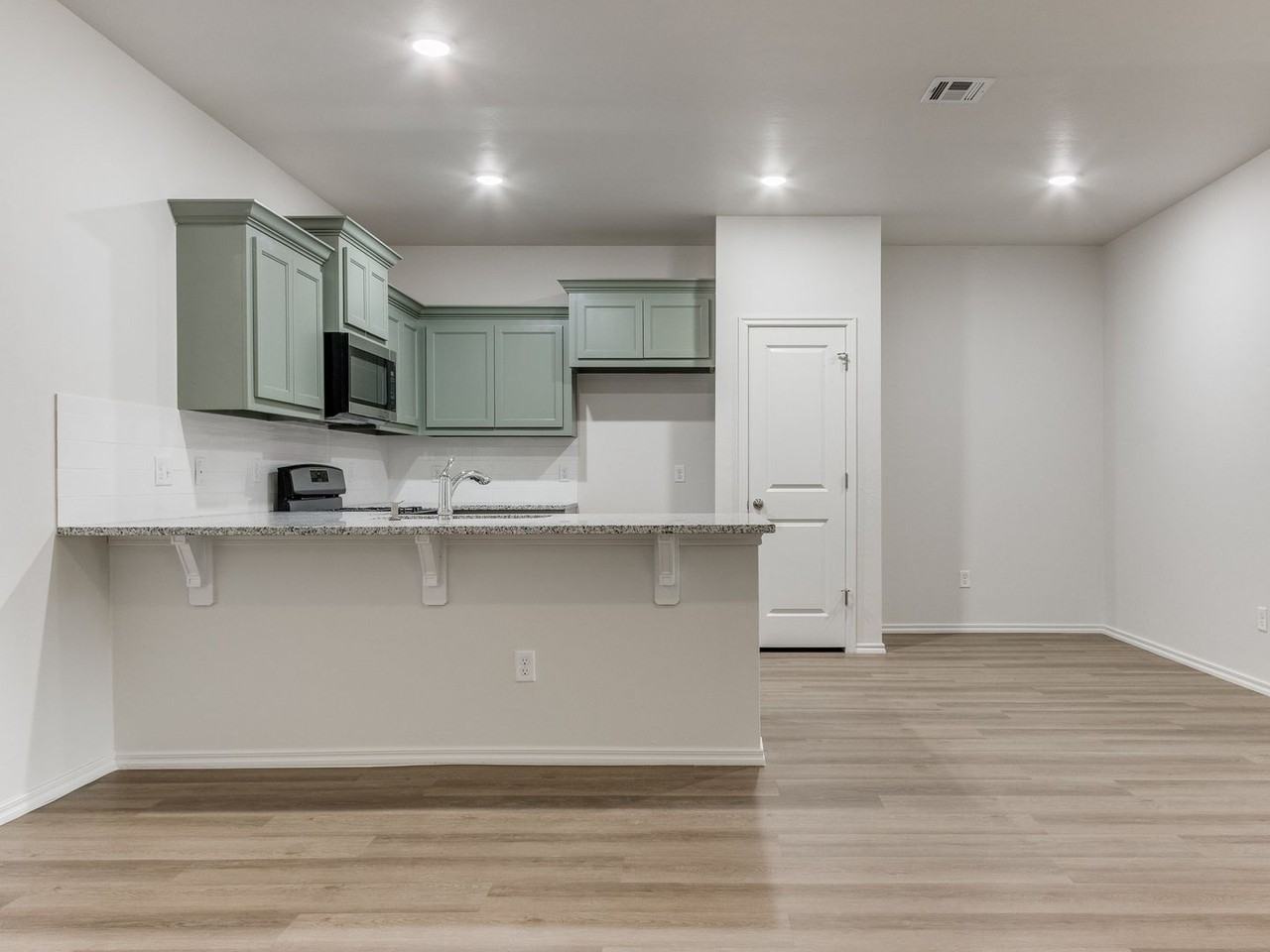 1543 Pavy Pkwy - Photo 3 of 45