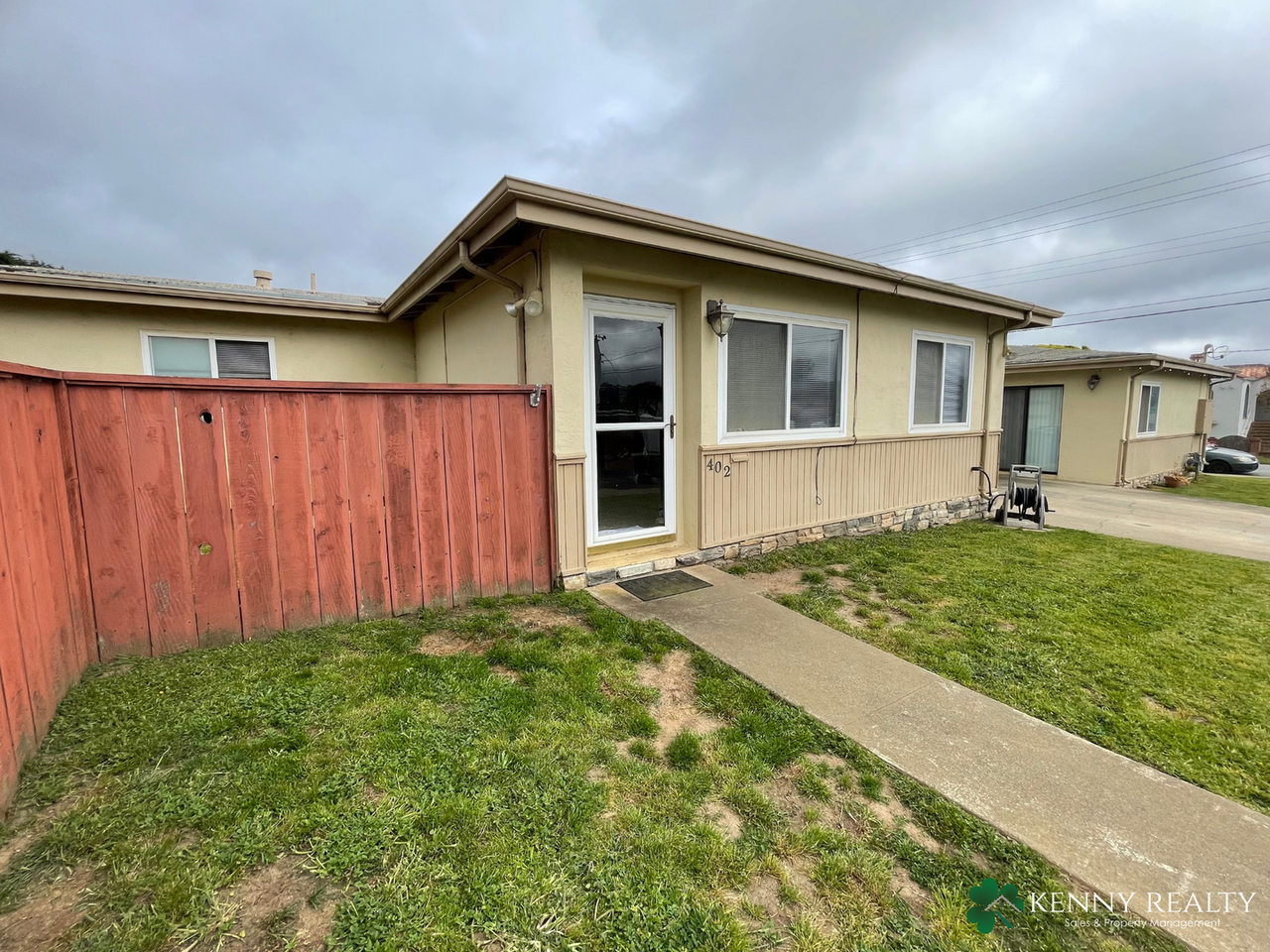 402 Laurel Ave - Photo 2 of 17