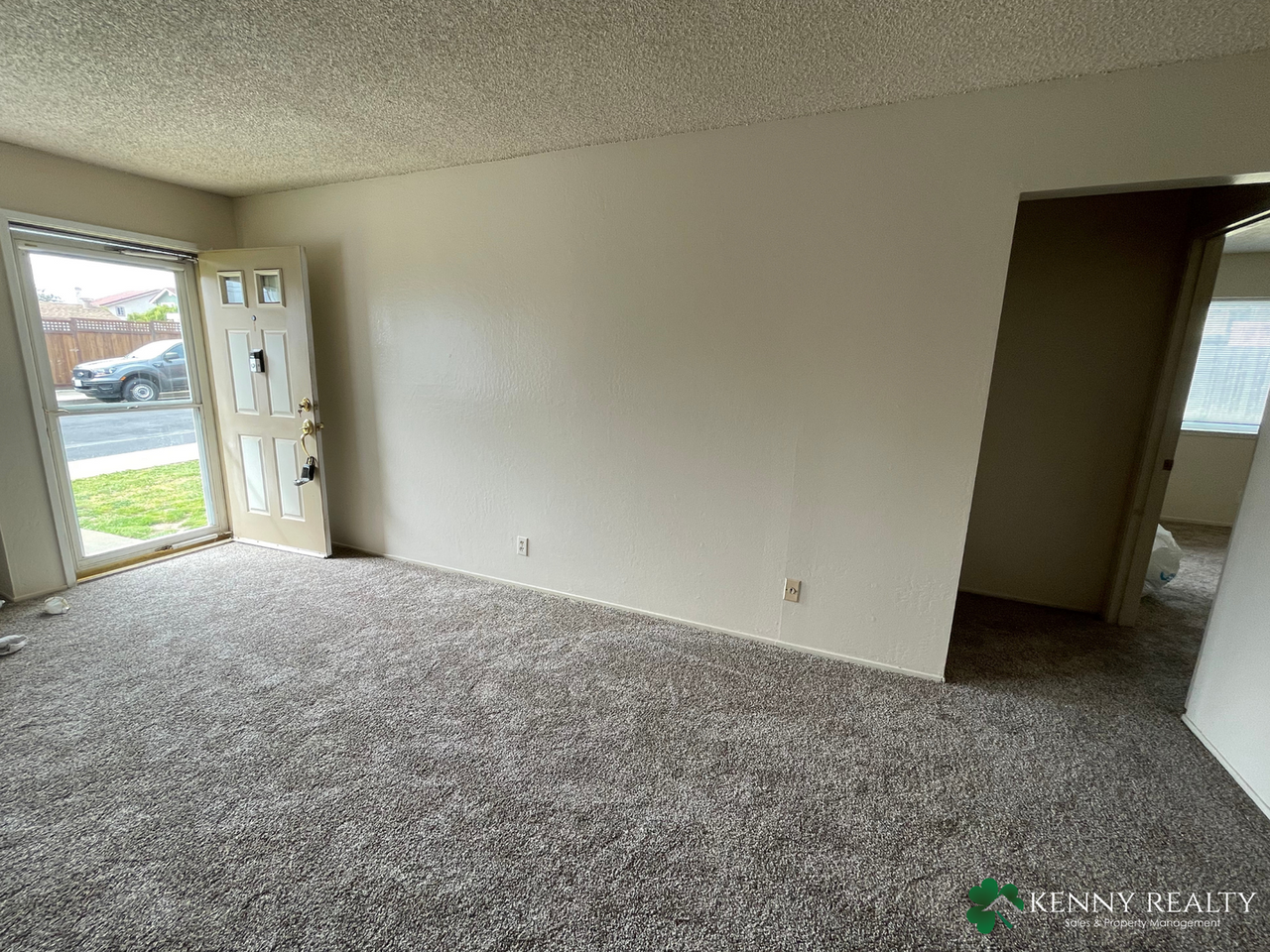 402 Laurel Ave - Photo 3 of 17