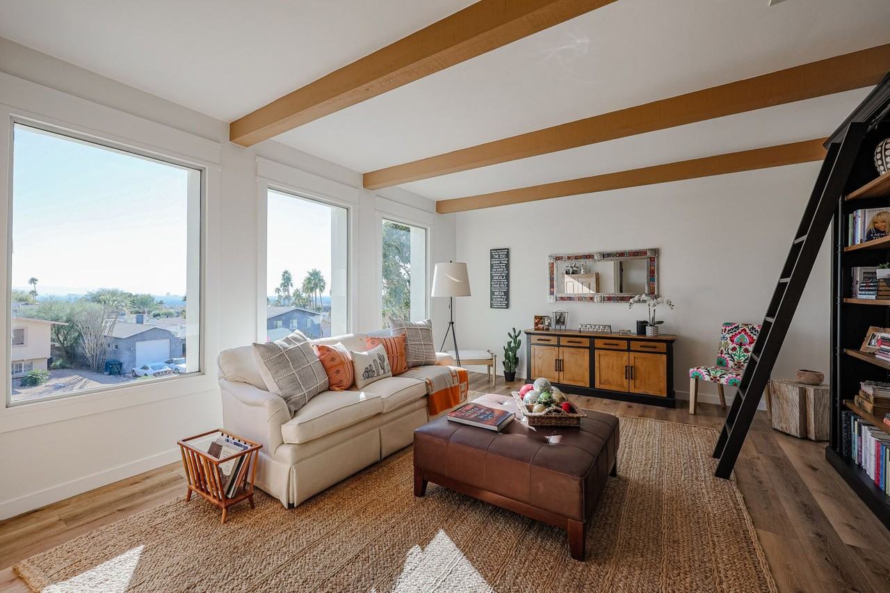 2226 E Belmont Ave - Photo 4 of 28