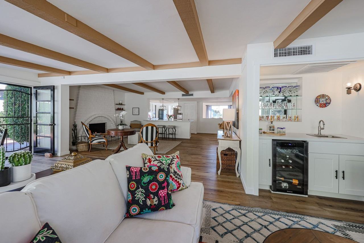 2226 E Belmont Ave - Photo 6 of 28