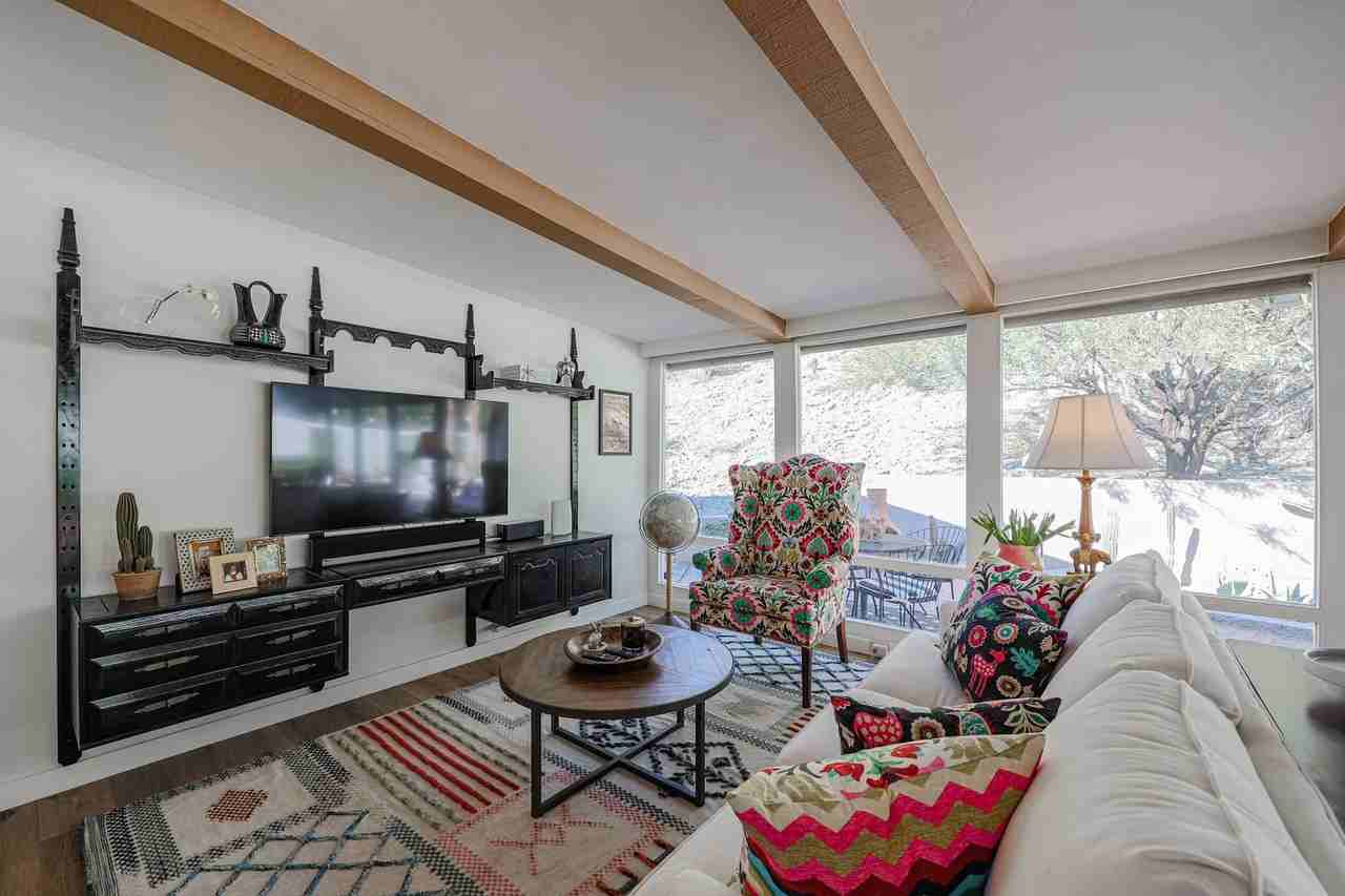 2226 E Belmont Ave - Photo 7 of 28