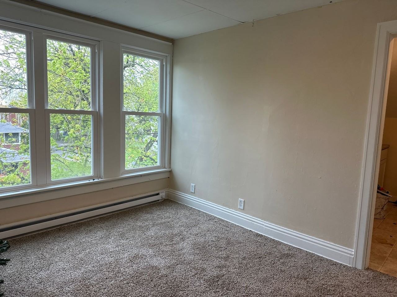 220 E. Franklin - Photo 3 of 4