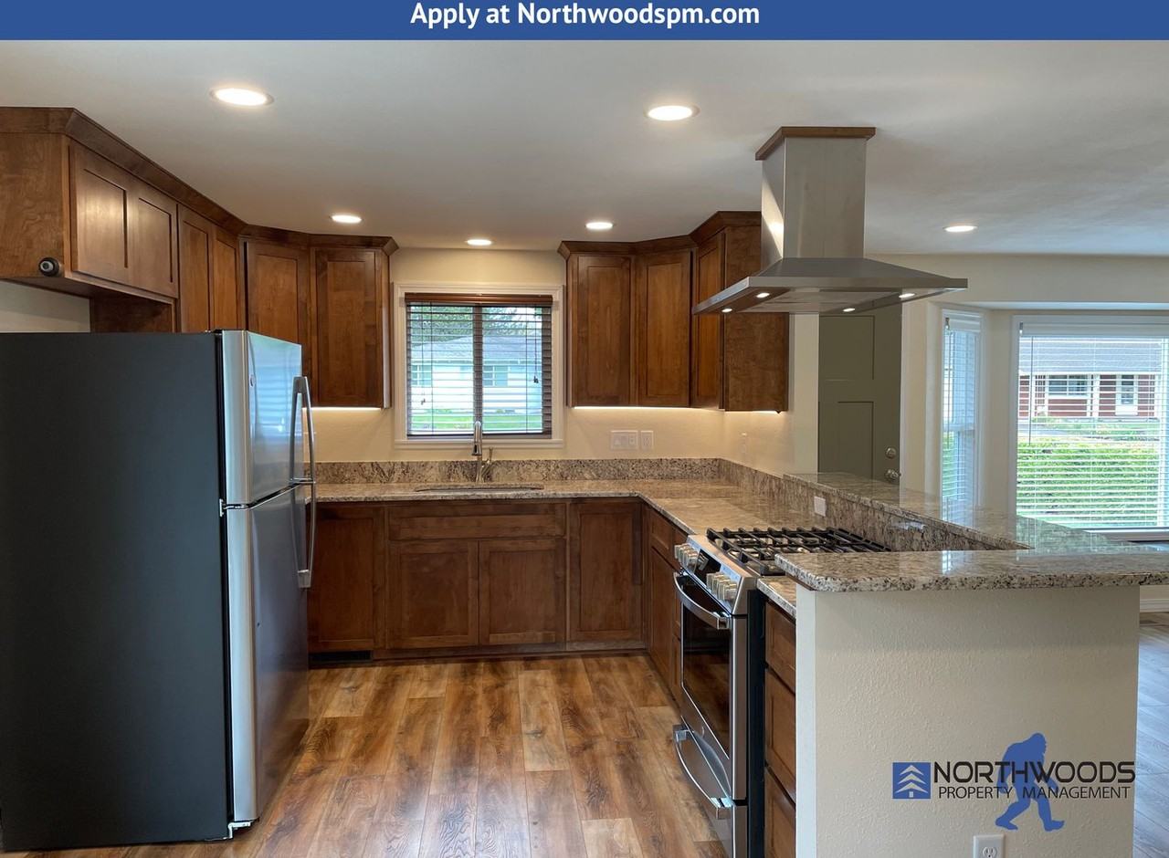 549 Glenn Way - Photo 7 of 25