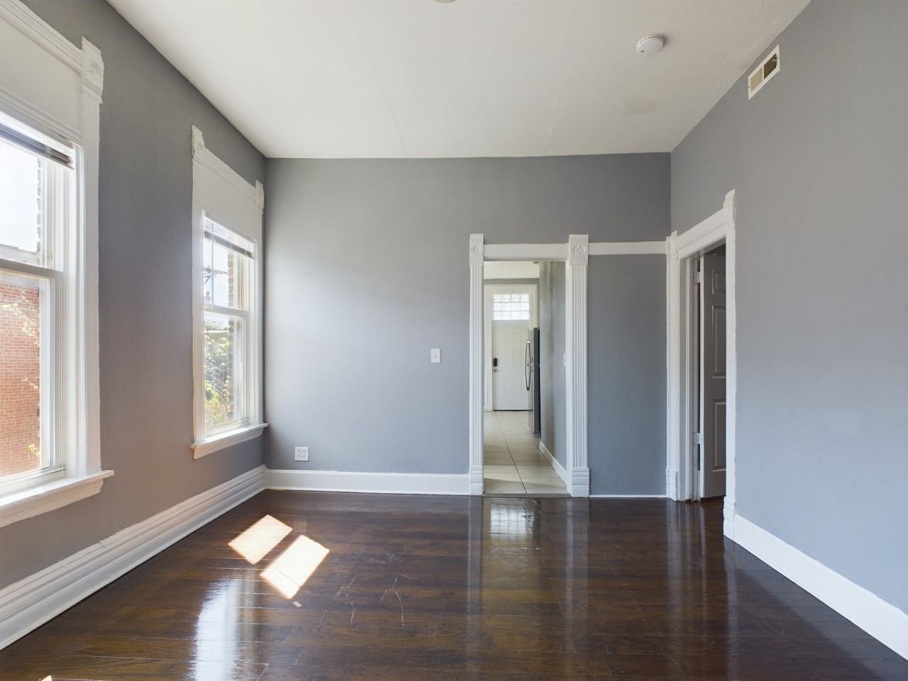 1124 S Sacramento Blvd #1 - Photo 5 of 13