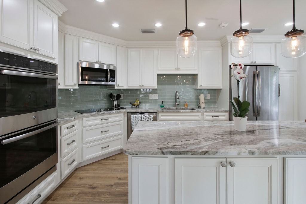 858 Hudson Ave #858 - Photo 3 of 40