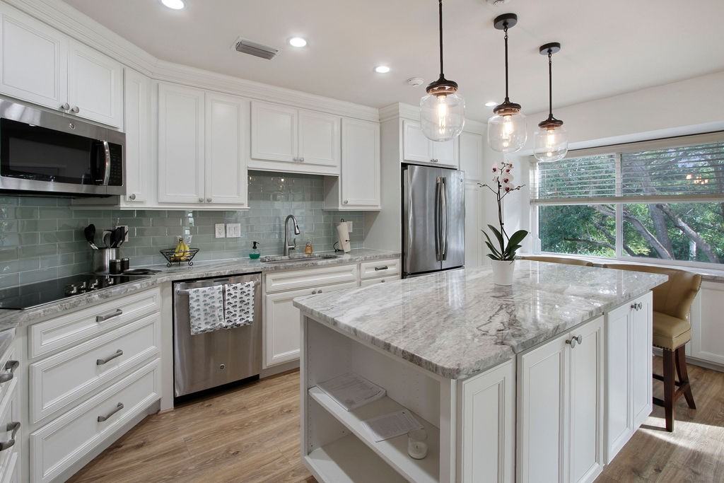 858 Hudson Ave #858 - Photo 4 of 40