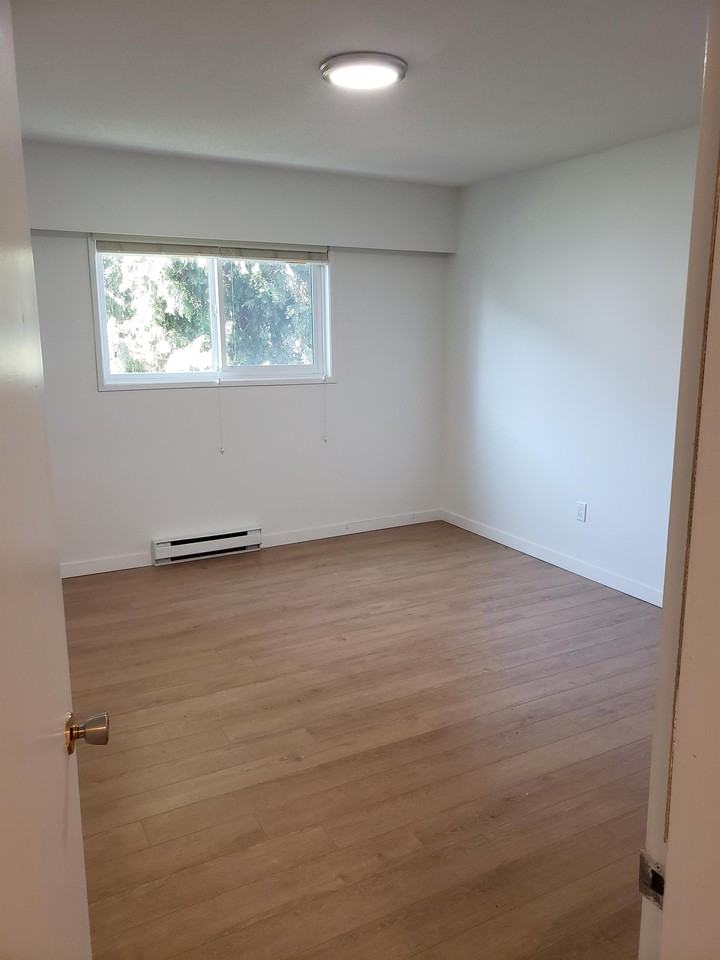 430 Michigan St #310 - Photo 2 of 8