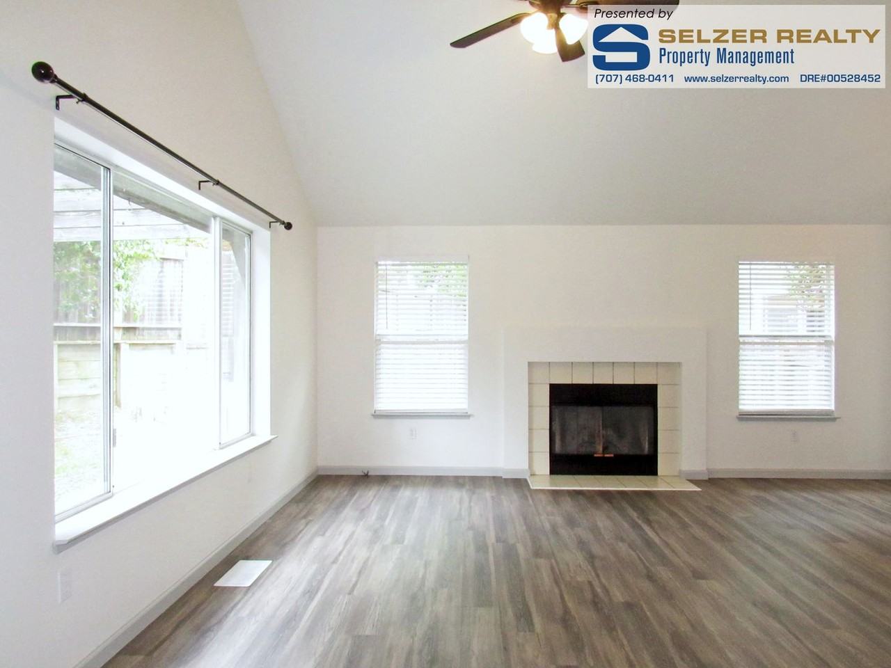 1050 Crystal Bay Ct - Photo 3 of 20