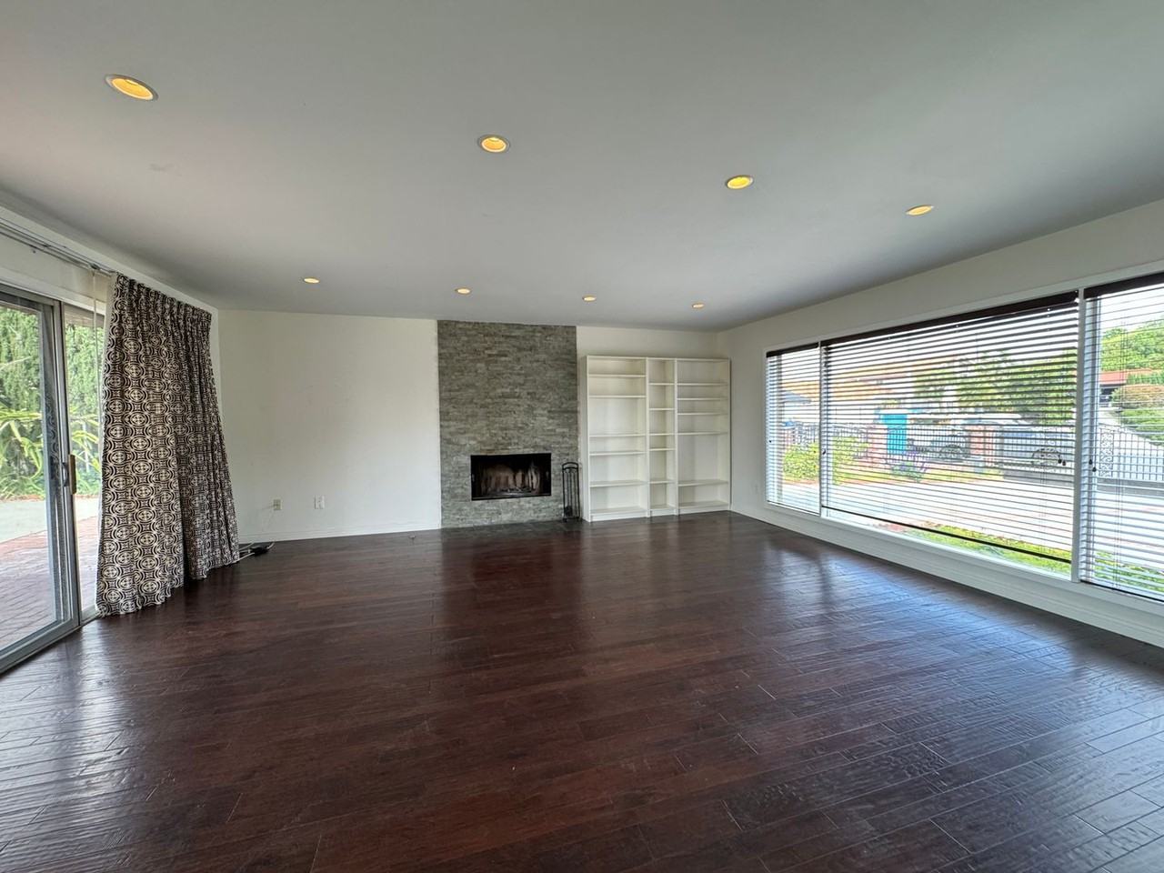 13678 Sycamore Dr - Photo 4 of 33