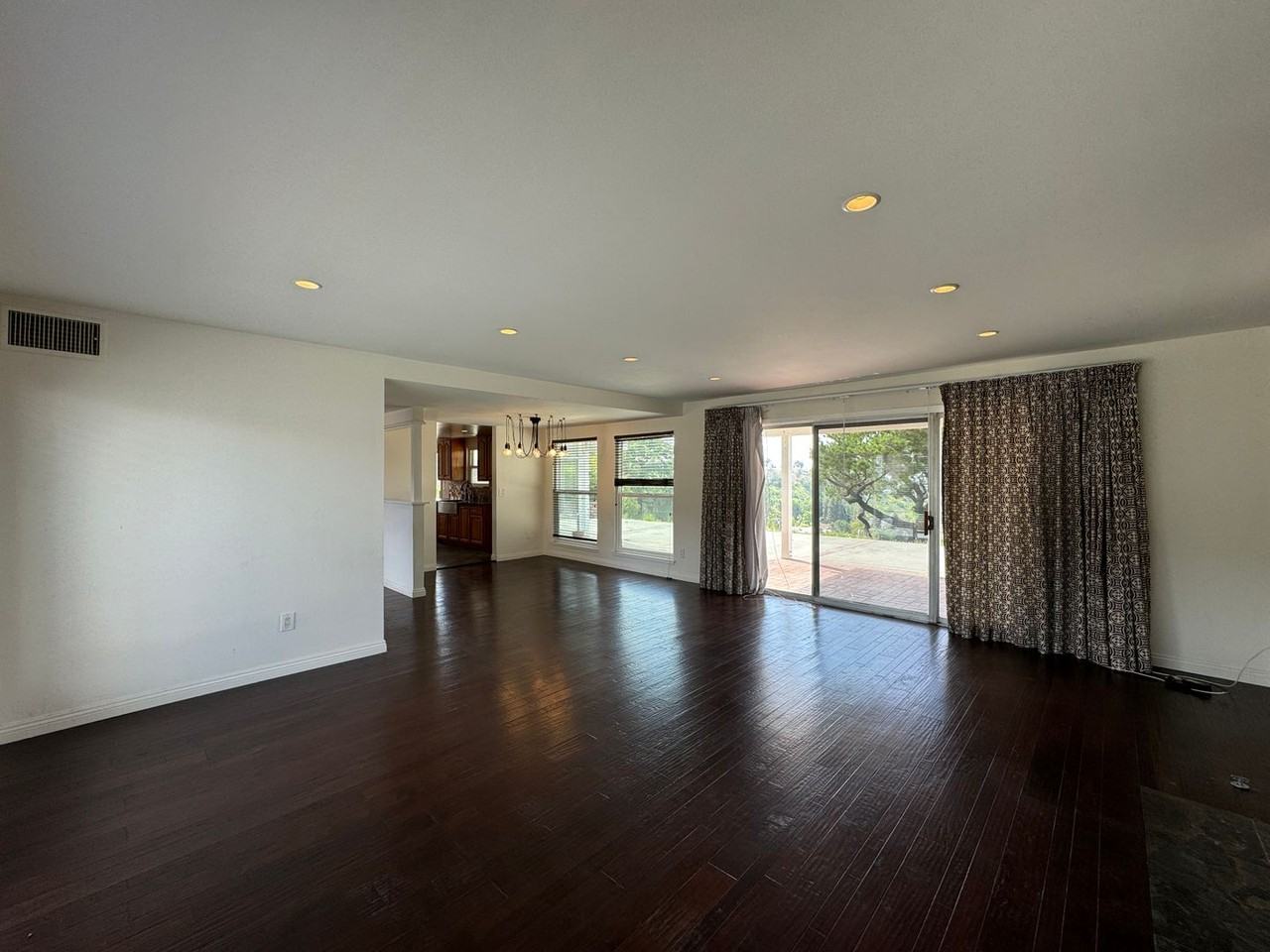 13678 Sycamore Dr - Photo 5 of 33