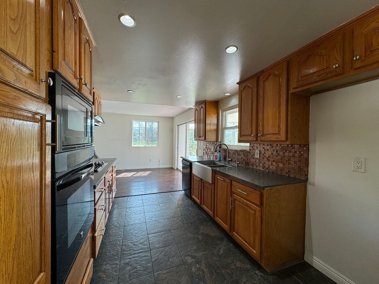 13678 Sycamore Dr - Photo 7 of 33