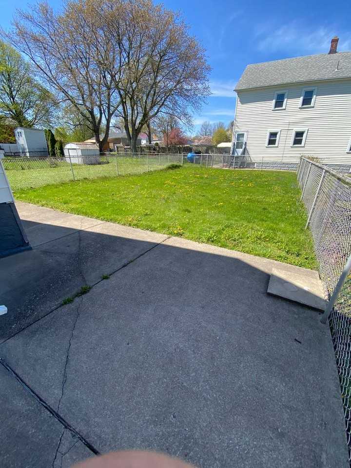 204 Wallace St - Photo 2 of 14