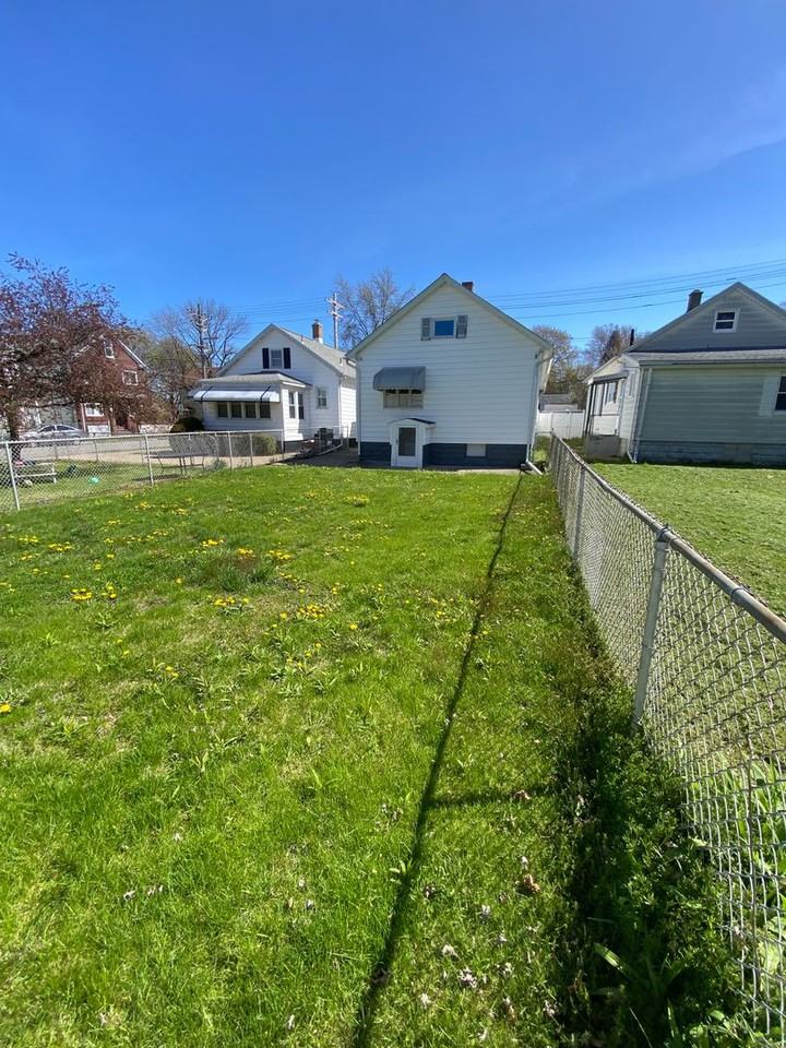 204 Wallace St - Photo 3 of 14