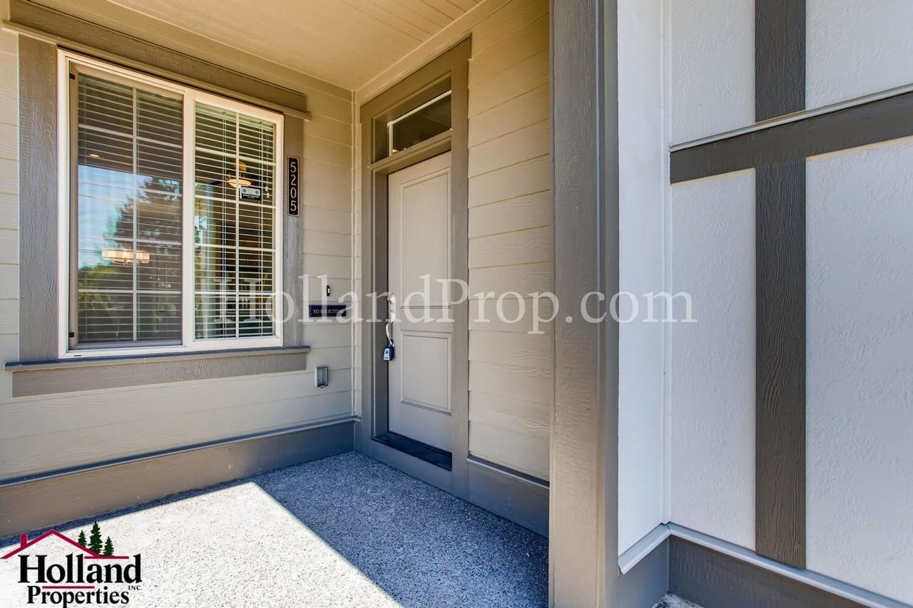 5205 Se Davis Rd - Photo 3 of 29