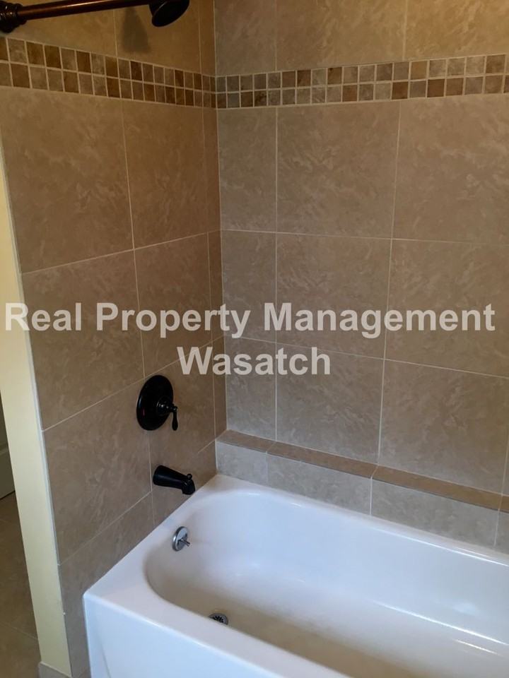 1327 E Urbandale Ln - Photo 3 of 48