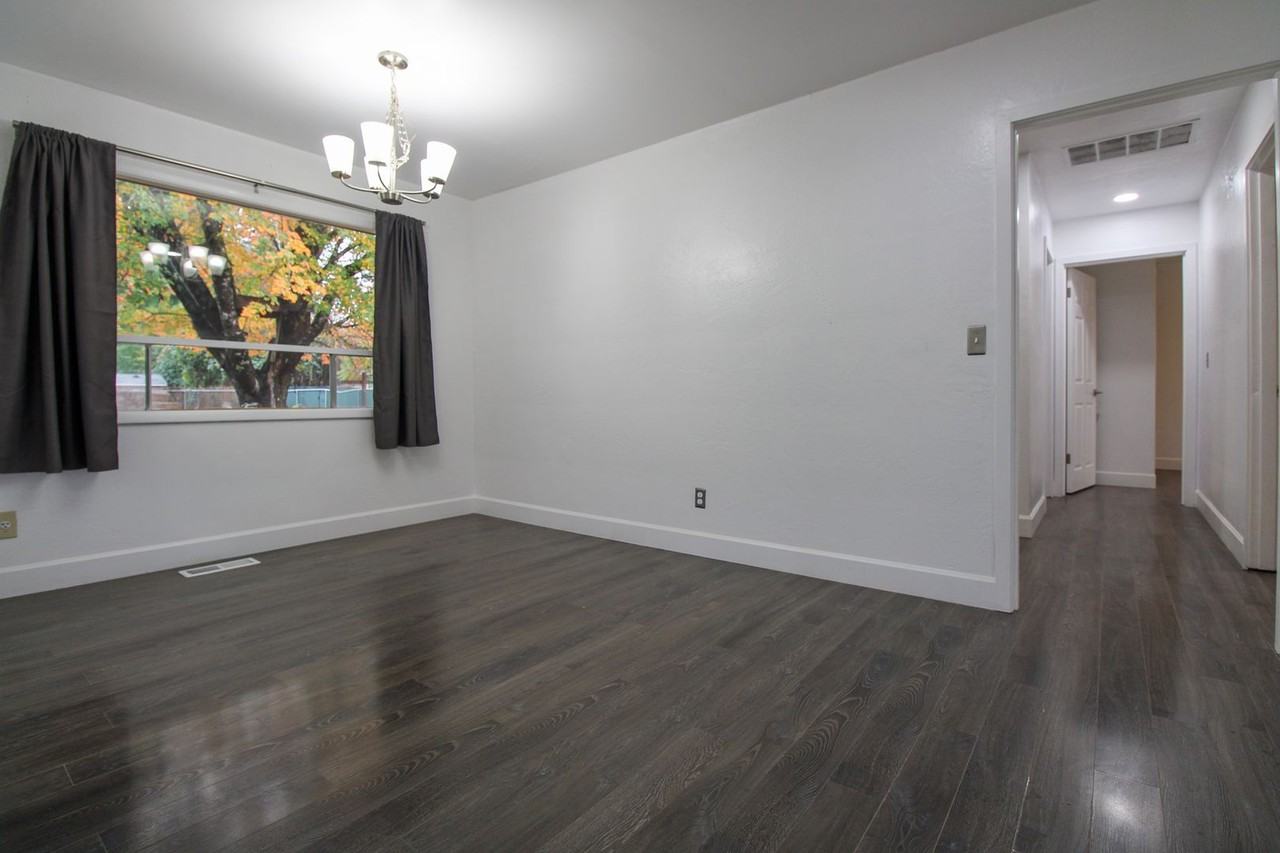 1170 Clearview Ave Ne - Photo 5 of 28