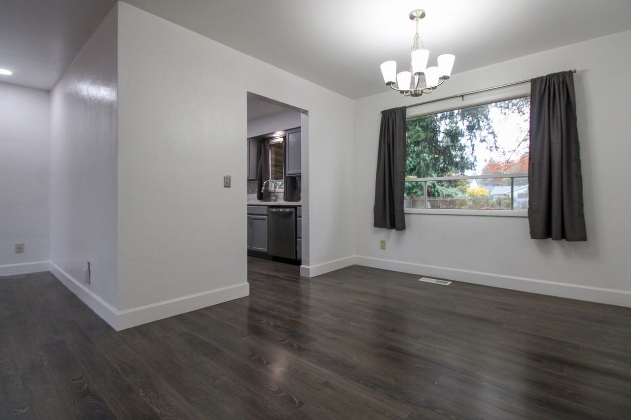 1170 Clearview Ave Ne - Photo 6 of 28