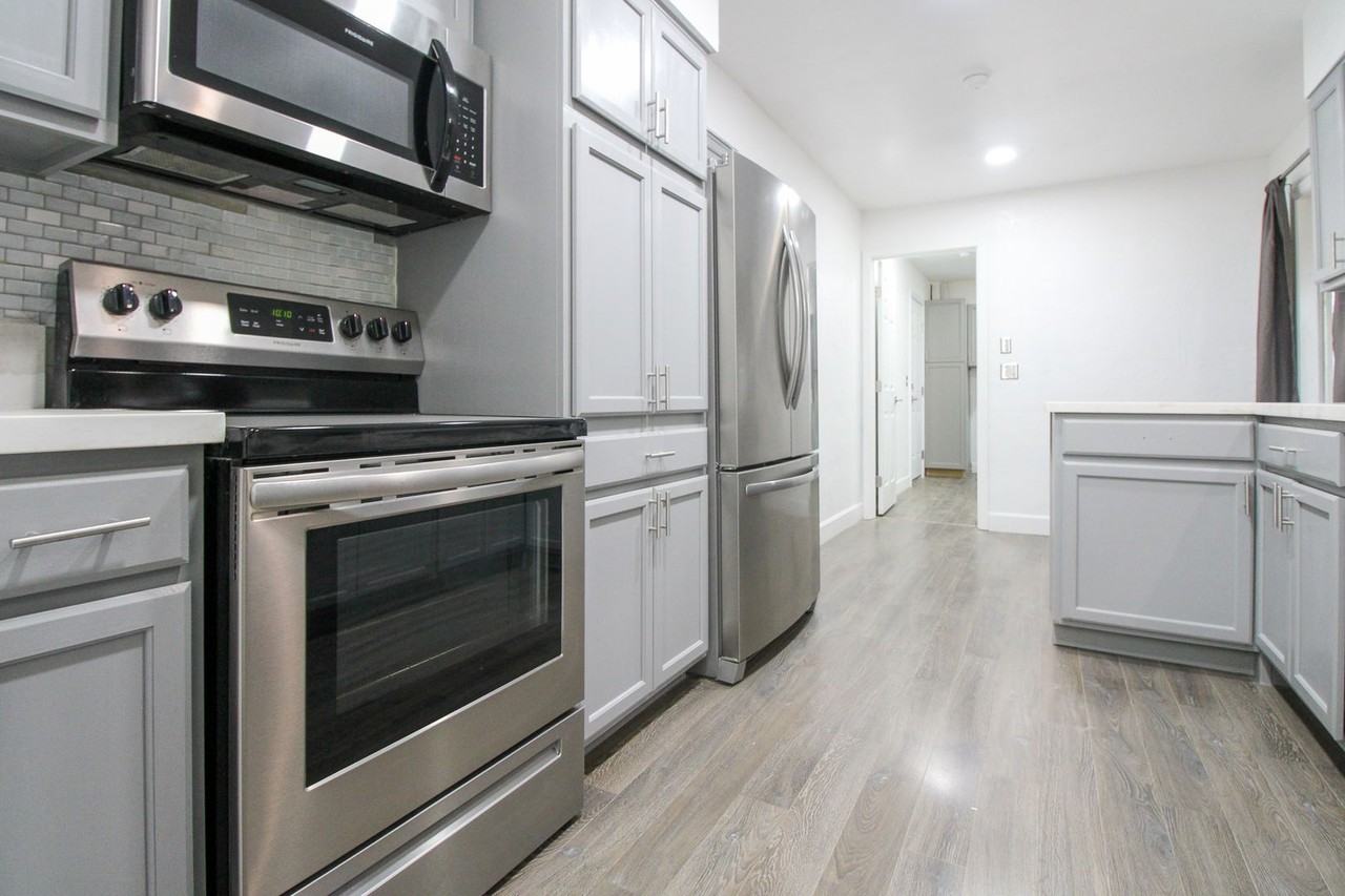 1170 Clearview Ave Ne - Photo 7 of 28