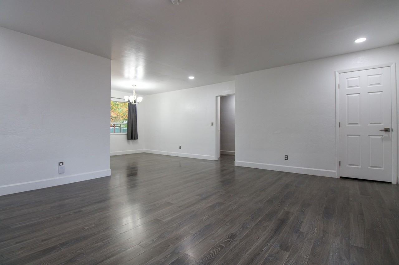 1170 Clearview Ave Ne - Photo 4 of 28
