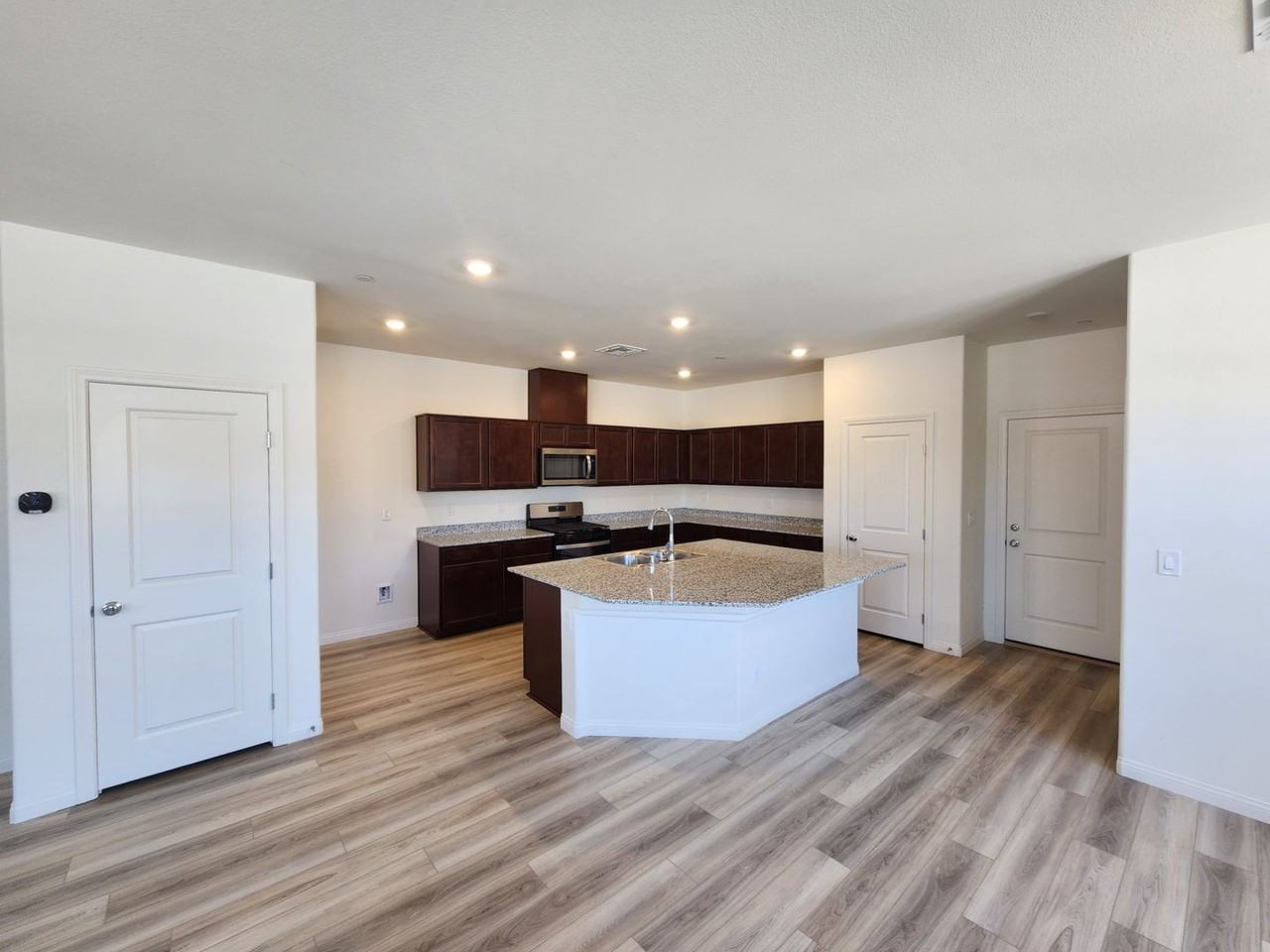 2605 Aversa St - Photo 3 of 20