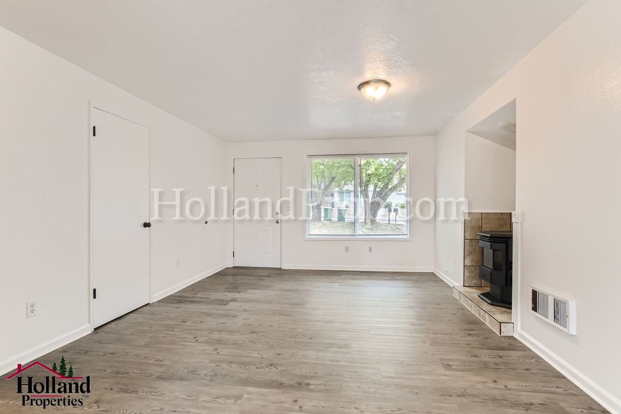 127 125/127 Sw Edgefield Ct #127 - Photo 3 of 10