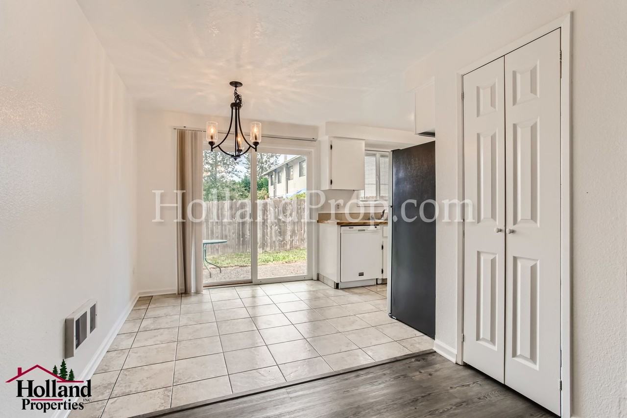 127 125/127 Sw Edgefield Ct #127 - Photo 4 of 10