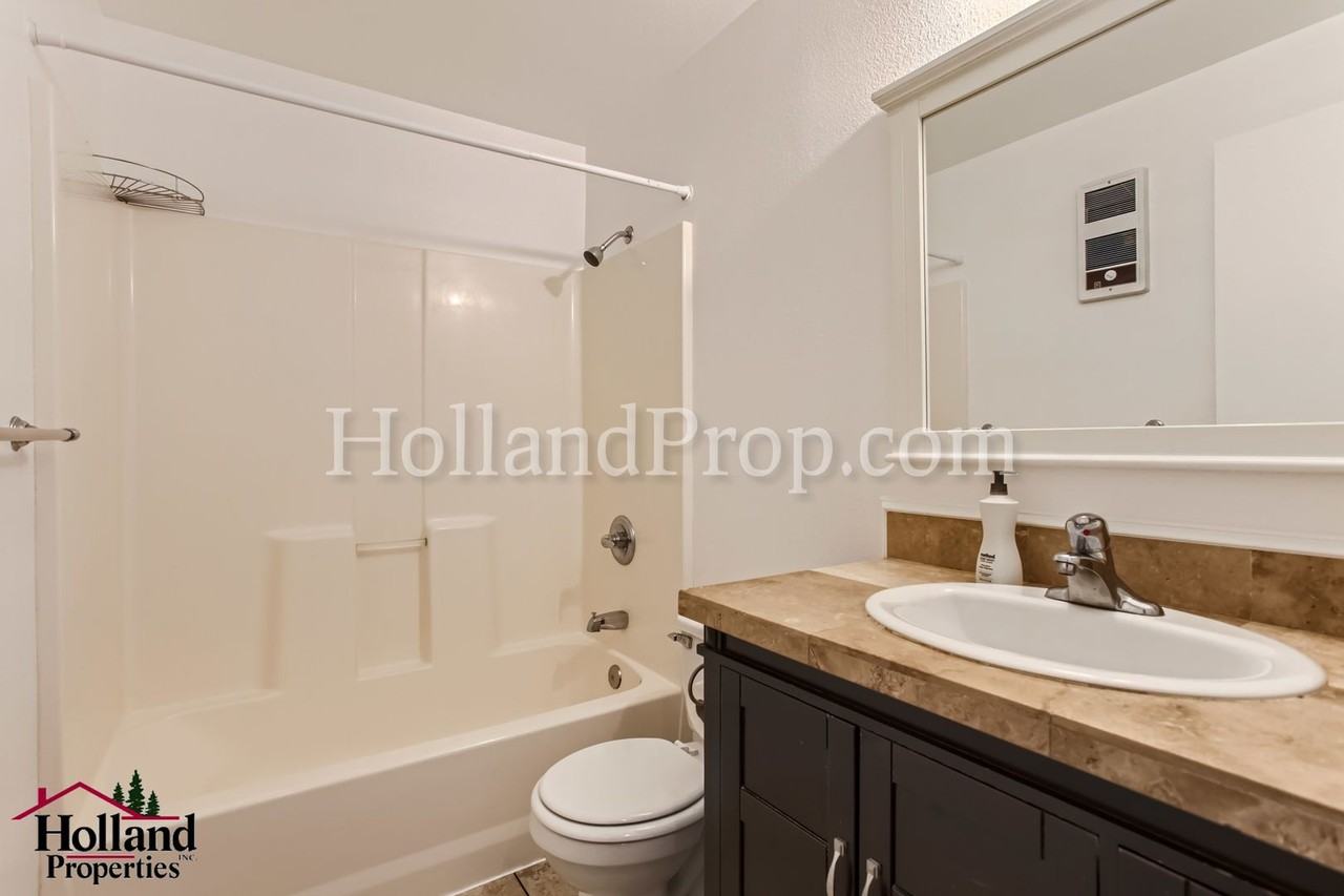 127 125/127 Sw Edgefield Ct #127 - Photo 7 of 10