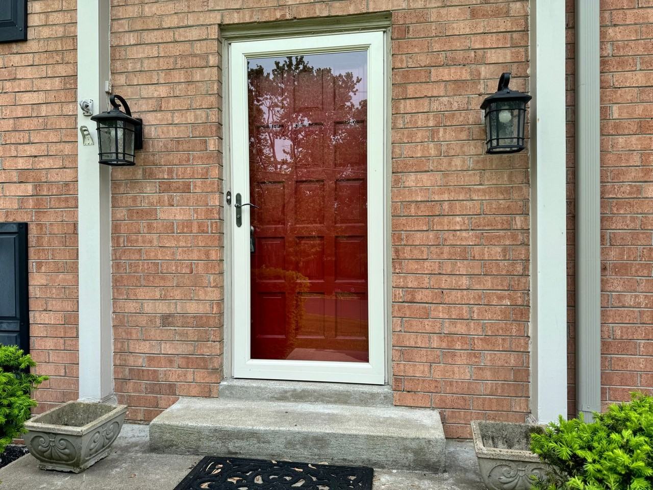 214 London Ln - Photo 3 of 38