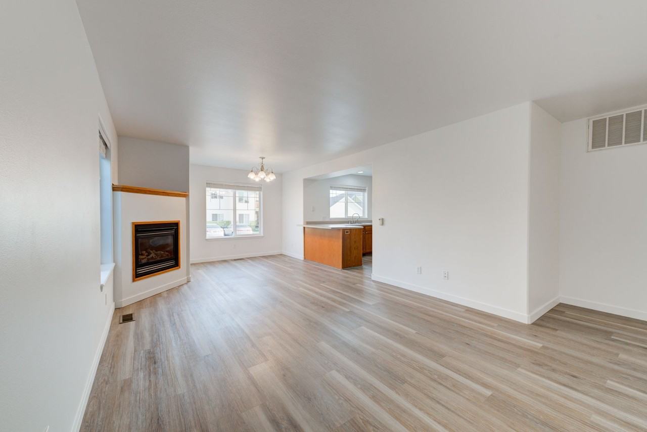 1094 Longbow Ln #D - Photo 3 of 26