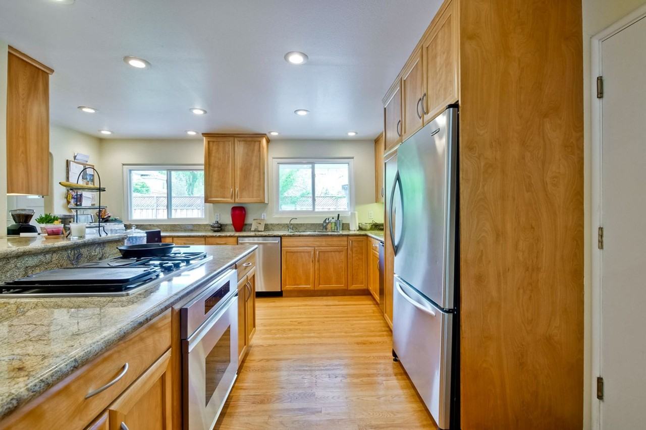 3737 Middlefield Rd - Photo 2 of 32