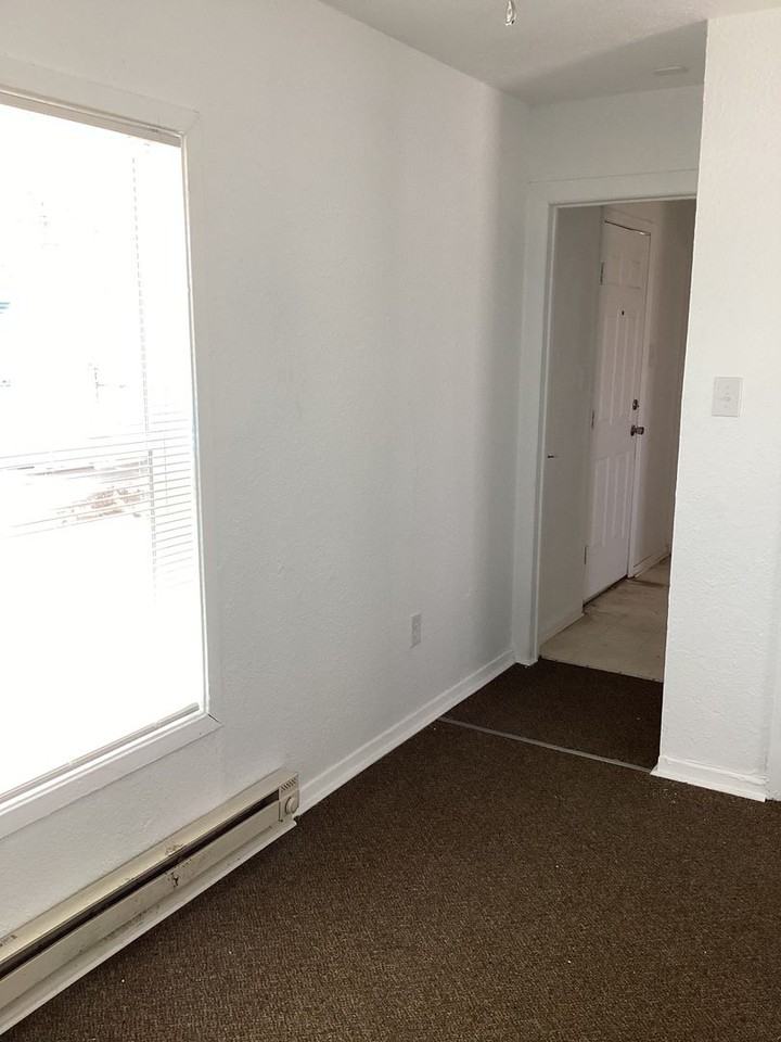 1020 W 3rd St #A - Photo 4 of 13