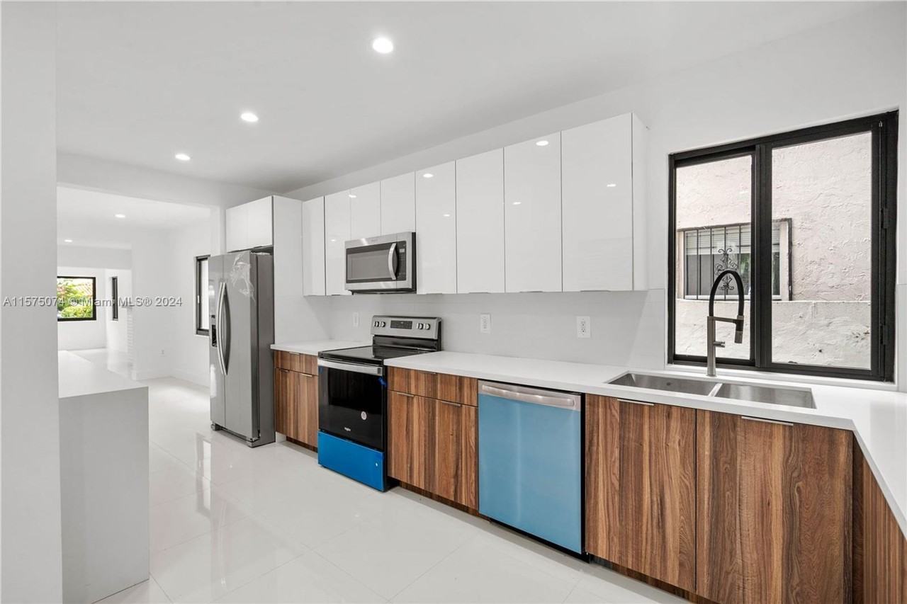 1687 Sw 11th St - Photo 2 of 24