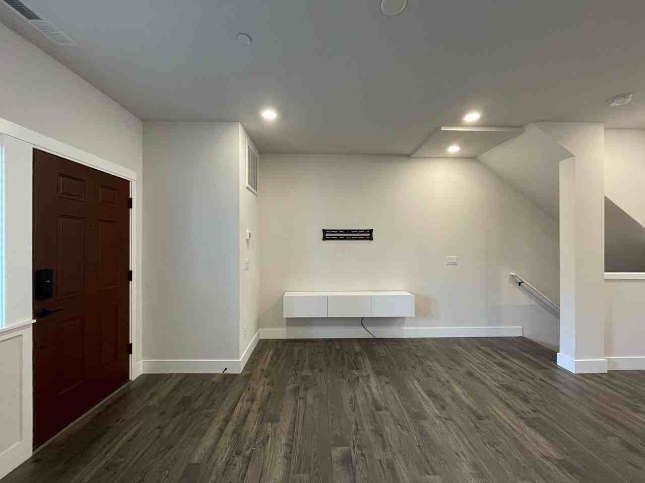 16022 Nw Hosmer Ln - Photo 3 of 27