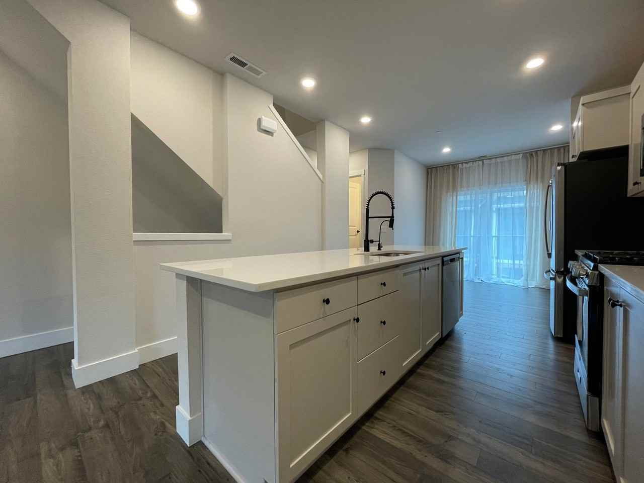 16022 Nw Hosmer Ln - Photo 4 of 27