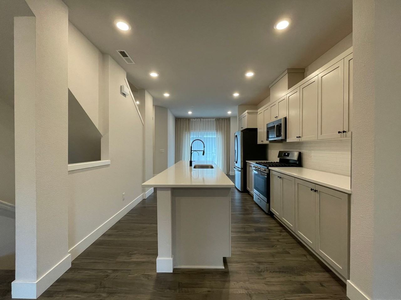 16022 Nw Hosmer Ln - Photo 5 of 27