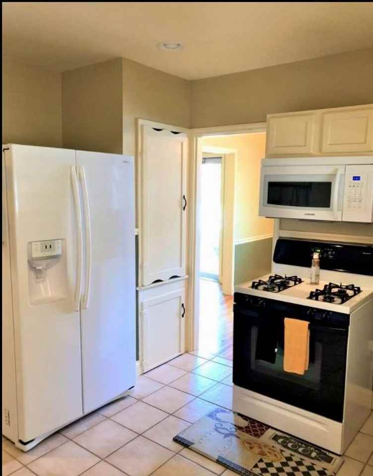 2606 26th St - Photo 4 of 11