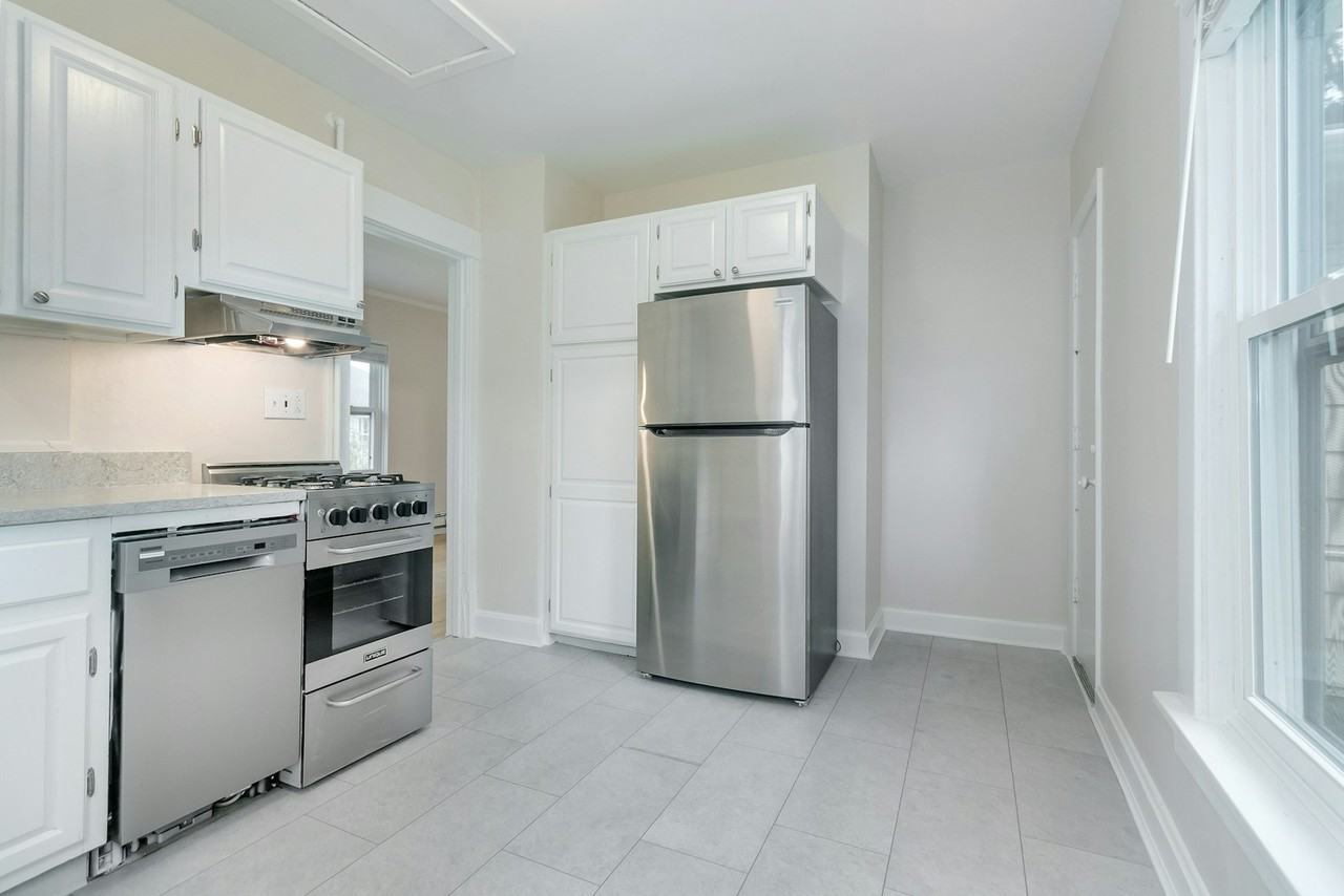 2446 East Johnson Street, Unit 2 - Photo 7 of 19