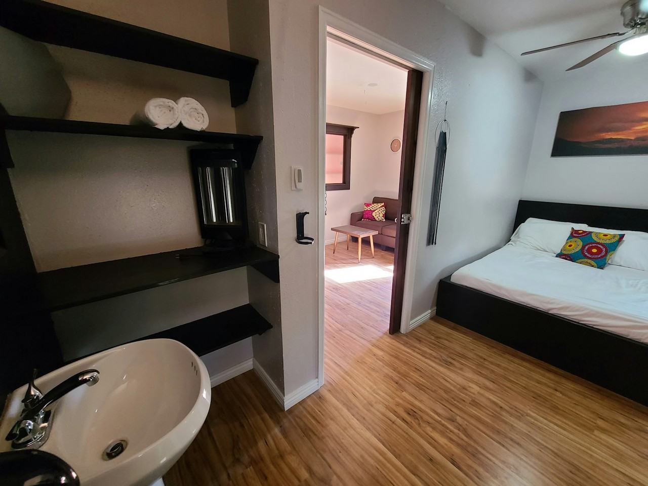 706 East Stuart Street, Unit Ebony - Photo 3 of 17