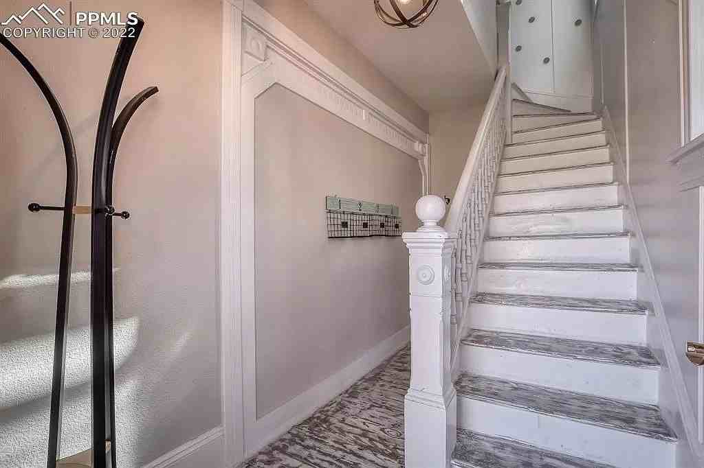 129 North Wahsatch Avenue, Unit B - Photo 3 of 17