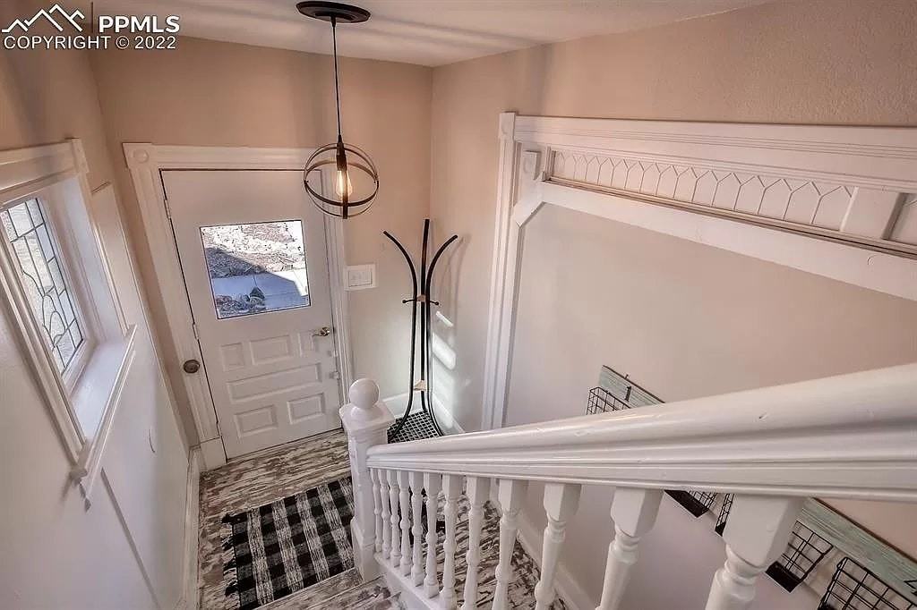 129 North Wahsatch Avenue, Unit B - Photo 4 of 17